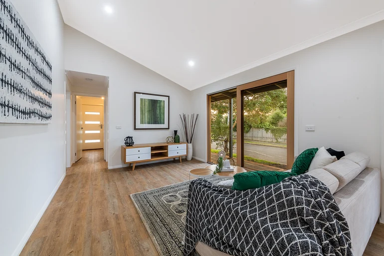 Lounge to front door